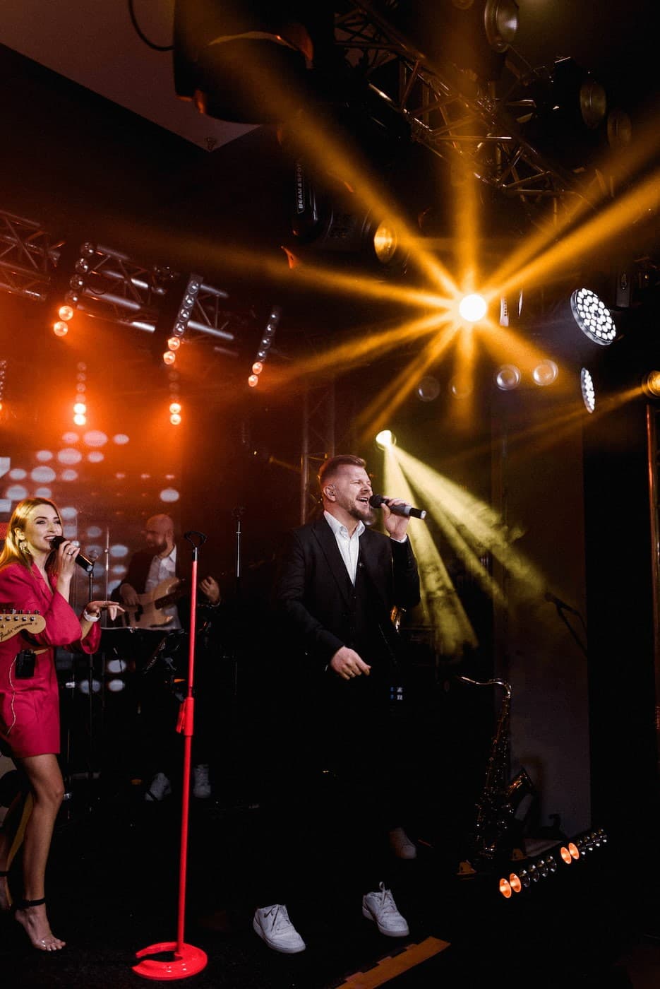 Скільки коштує кавер бенд в Україні: ціни та поради